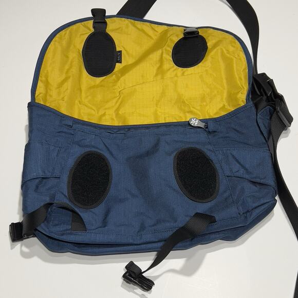 Crumpler Barney Rustle Blanket Messenger Bag 17x11 Red Yellow Blue Shoulder Bag - Picture 6 of 8
